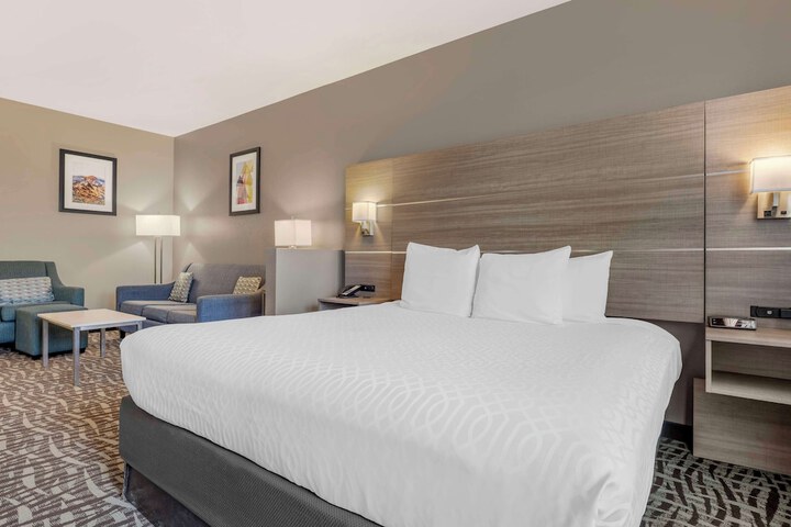 Best Western Plus Lake Elsinore Inn & Suites