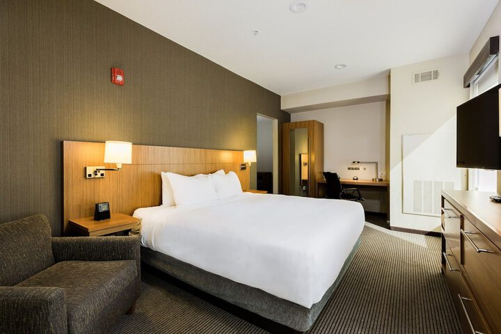 Room 12 of 25