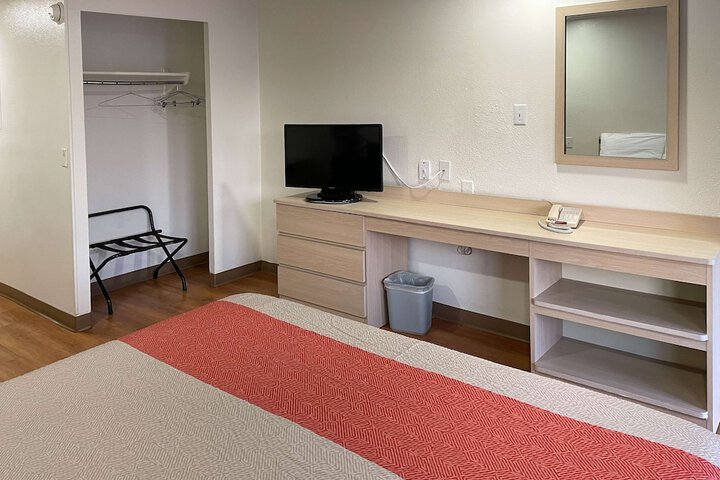 Room 13 of 30