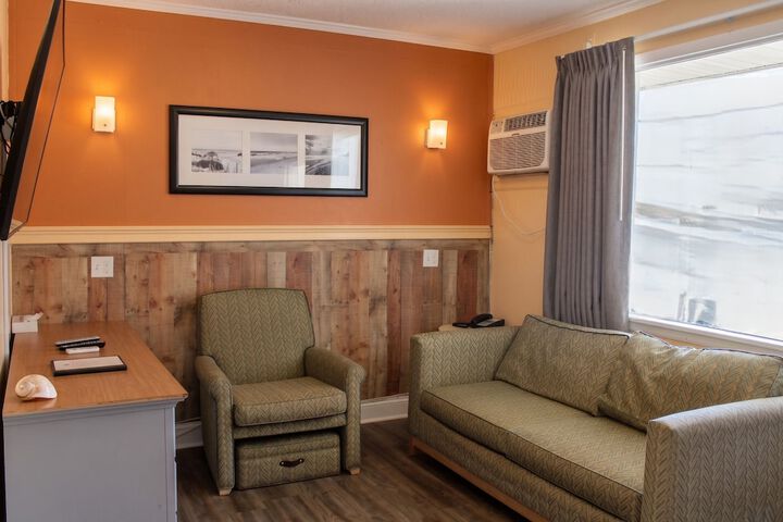 Colonial Inn Motel