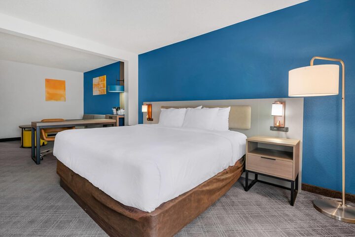 Comfort Inn & Suites Sheboygan I-43