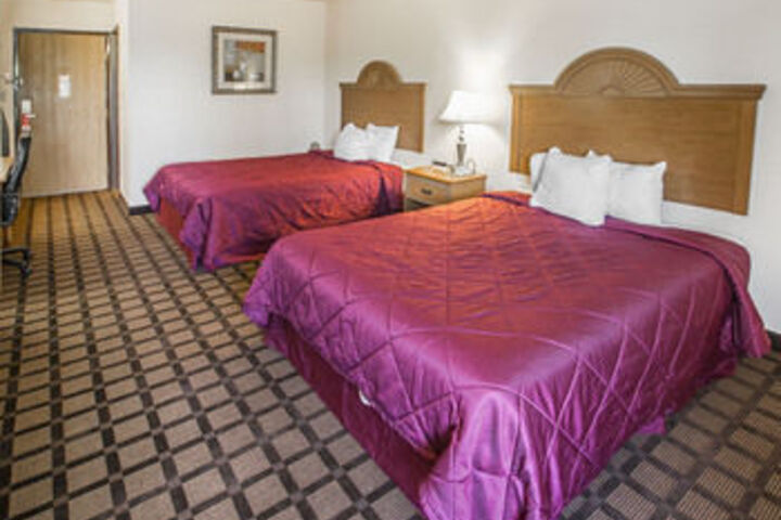 Econo Lodge Inn & Suites