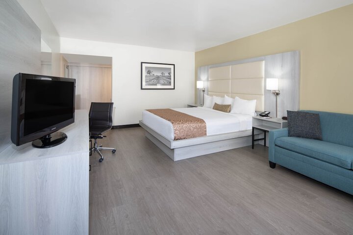 Room 9 of 27