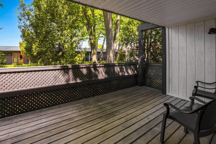 Super 8 by Wyndham Gananoque / Country Squire Resort
