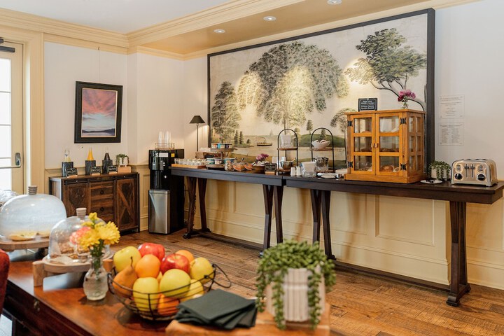 The Groton Inn