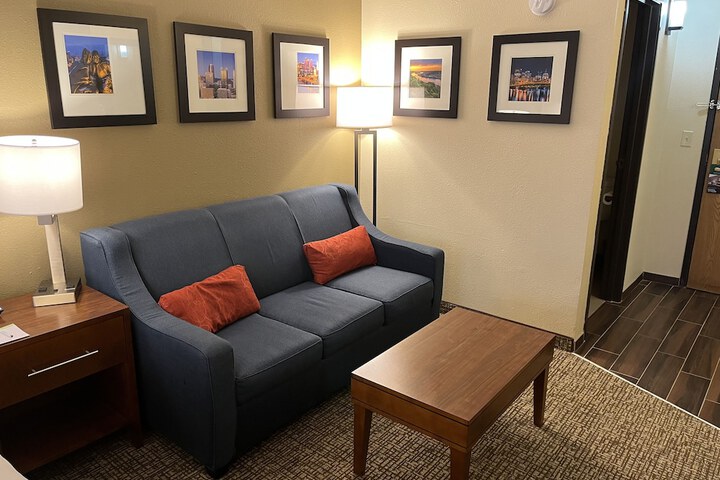 Wingate by Wyndham Pittsburgh / West Mifflin