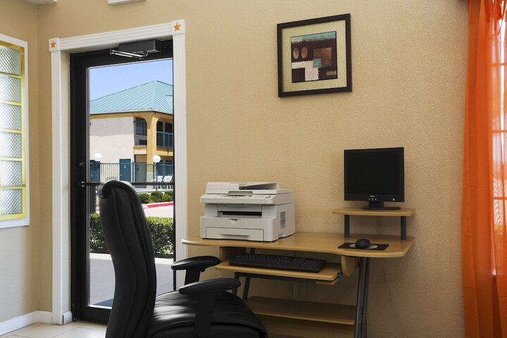 Business Center 12 of 12