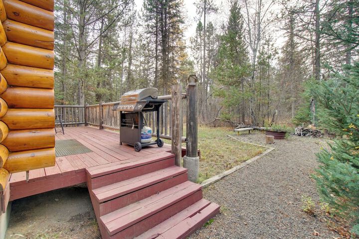 Donnelly Cabin w / Private Deck: Near Lake Cascade!