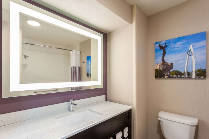 Room 12 of 38
