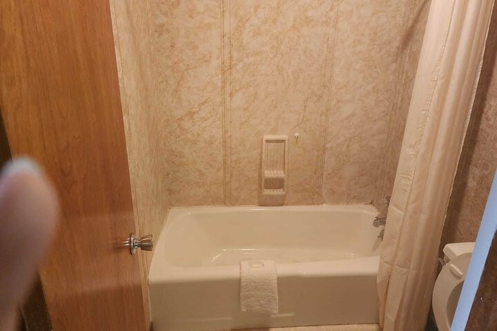 First Inn by OYO Quinter Hwy 70
