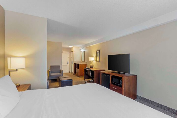 Room 32 of 40