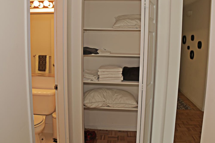 Room 5 of 9
