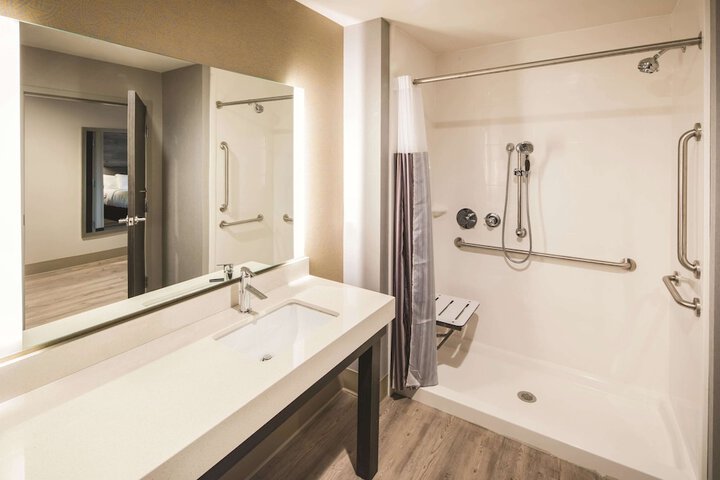 Room 20 of 34