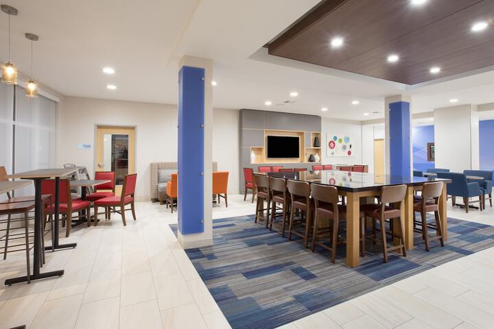 Holiday Inn Express & Suites Amarillo by IHG