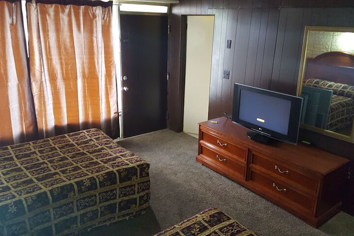 Room 6 of 12