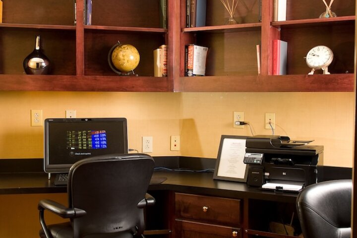 Business Center 63 of 64