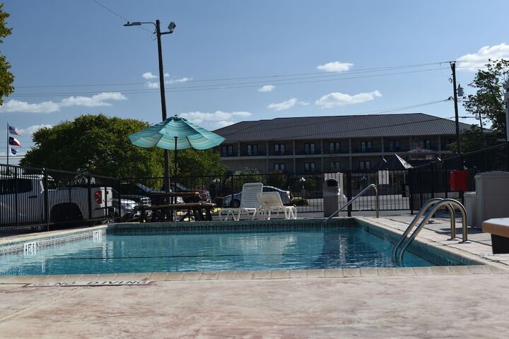 Pool 25 of 80