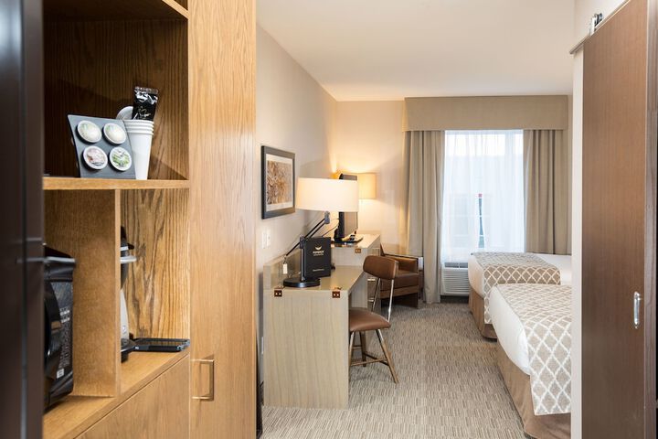 Pomeroy Inn & Suites Prince George