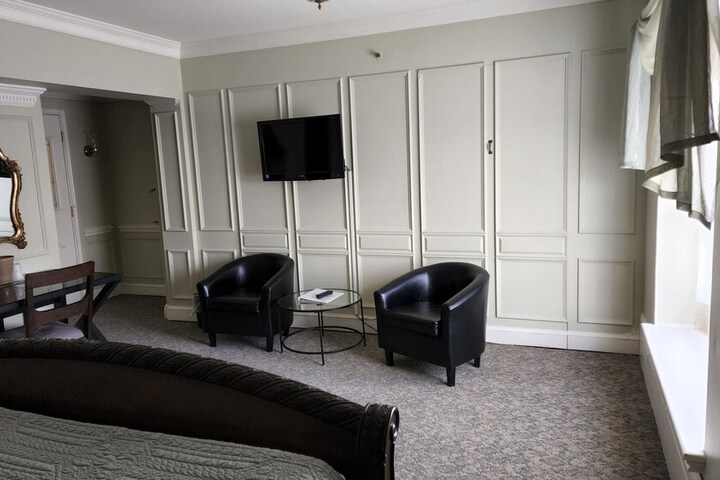 Room 110 of 208