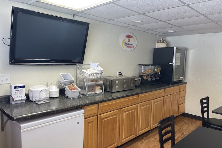 Breakfast/Coffee Service 60 of 60