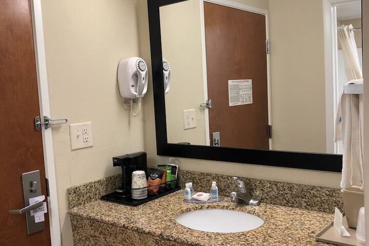 Room 28 of 35