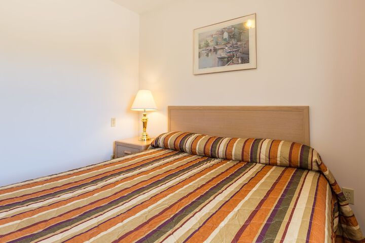 Room 32 of 40
