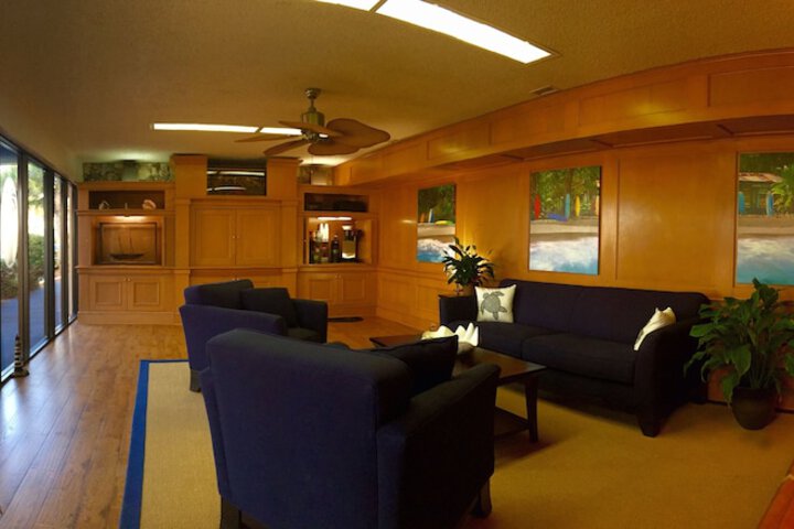 Coral Sands Inn