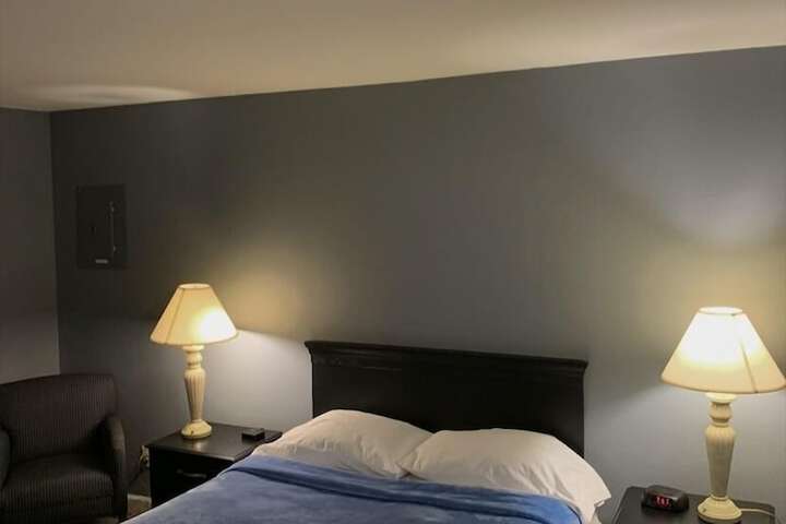 Room 6 of 12