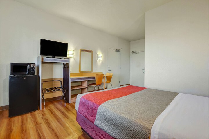 Room 32 of 48