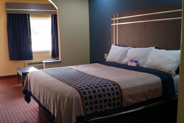 Room 12 of 18