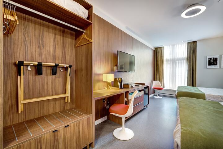 Room 17 of 40