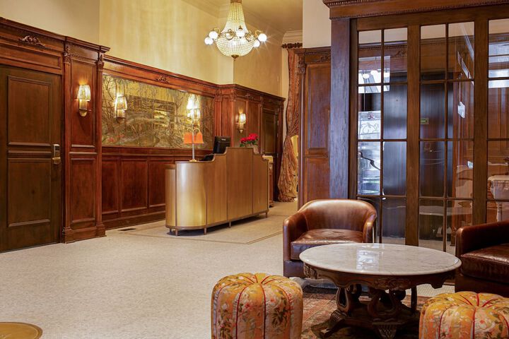 Hotel Cleo Knoxville Downtown, a Tribute Portfolio Hotel