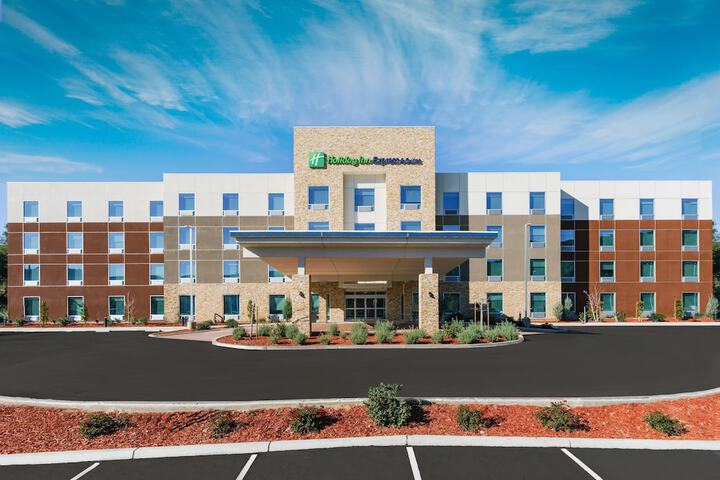 Holiday Inn Express & Suites Oakhurst - Yosemite Park Area by IHG