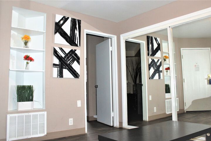 Room 9 of 26