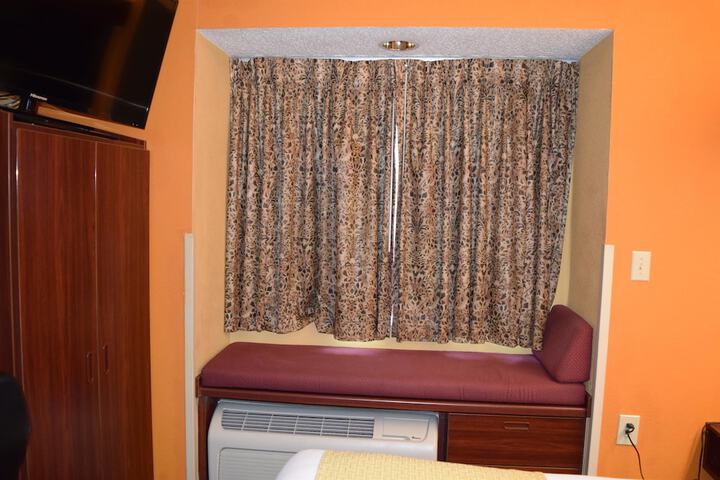 Room 32 of 43