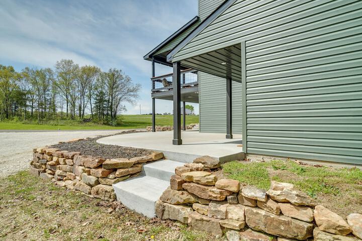 Studio Stay w / Deck in Missouri Wine Country