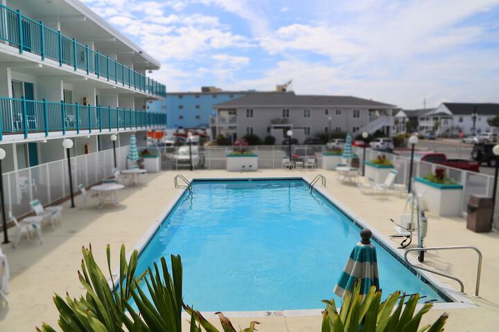 Pool 4 of 18