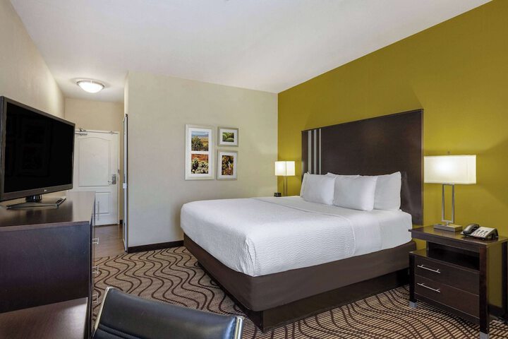 Room 21 of 48