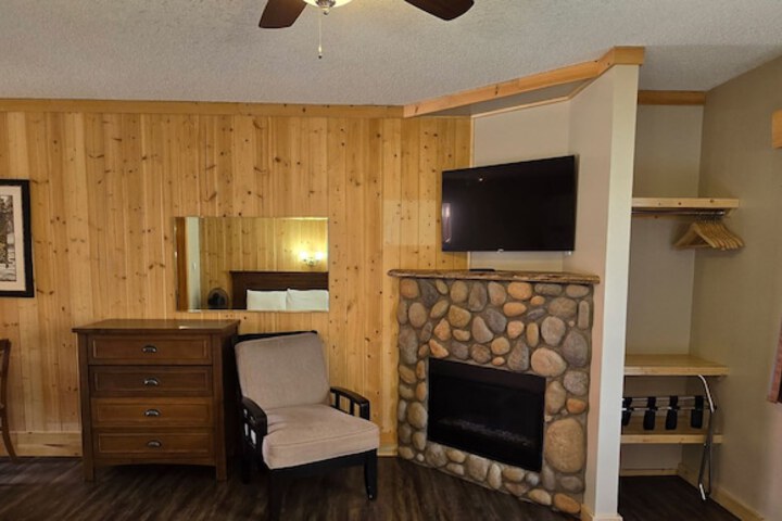 Aspen Village Inn