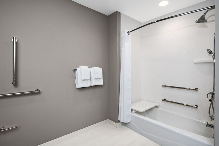 Holiday Inn Express & Suites Lubbock Central - Univ Area by IHG