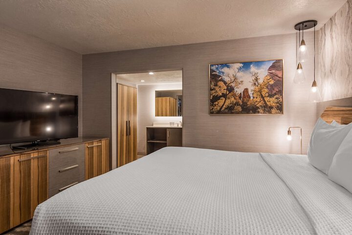Room 12 of 32