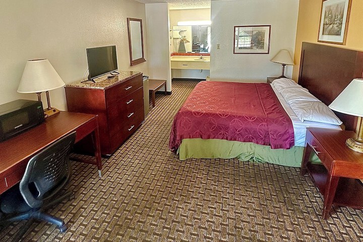 Room 13 of 20