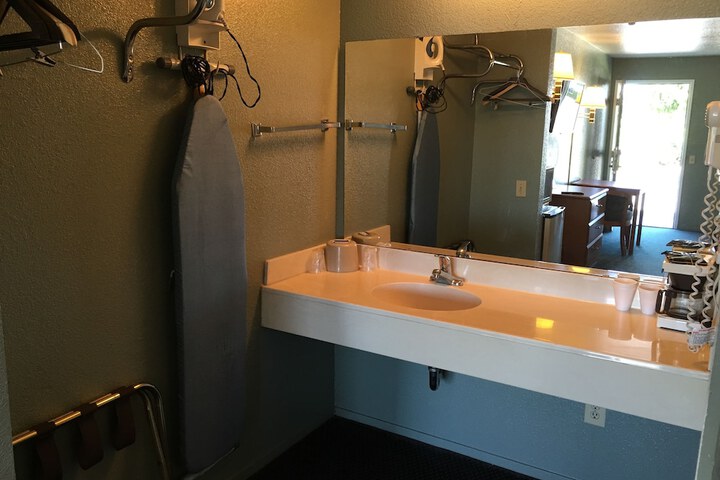 Room 14 of 27
