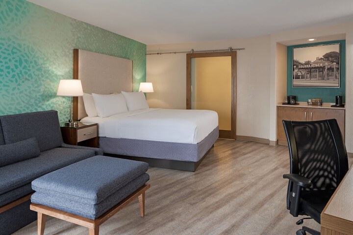 Courtyard by Marriott San Diego Del Mar / Solana Beach