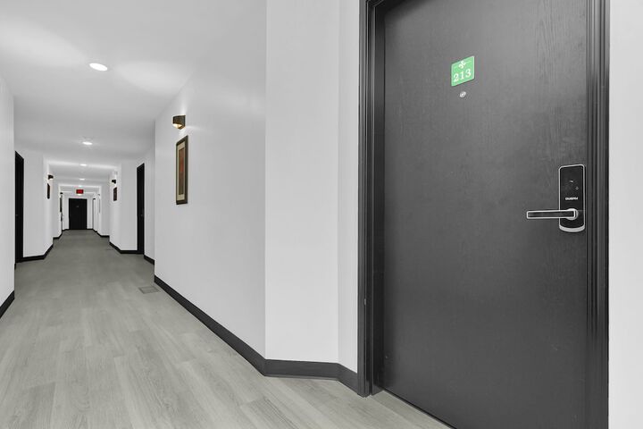 Ballroom/Hall 30 of 31