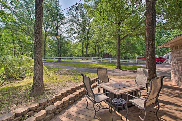 Happy Trails Hideout w / New Bunk House & Hot Tub!