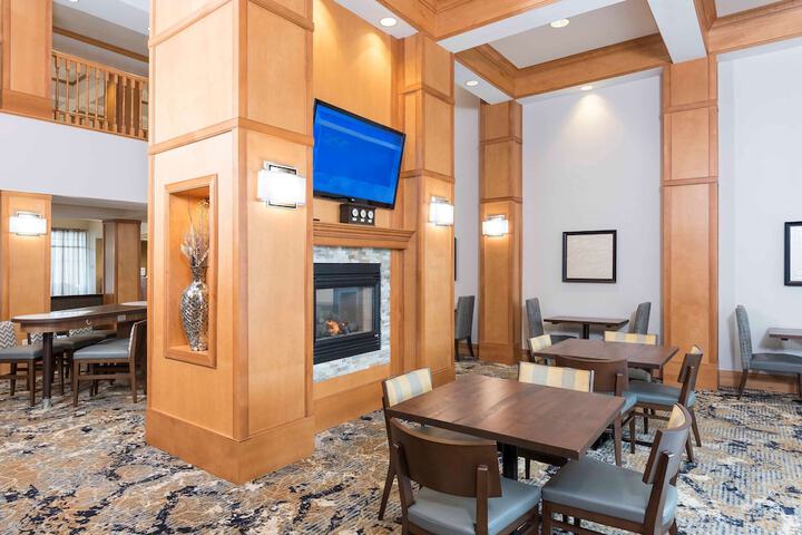 Homewood Suites by Hilton Indianapolis-Airport / Plainfield