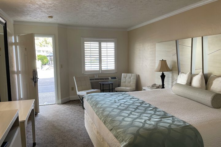 Room 27 of 48