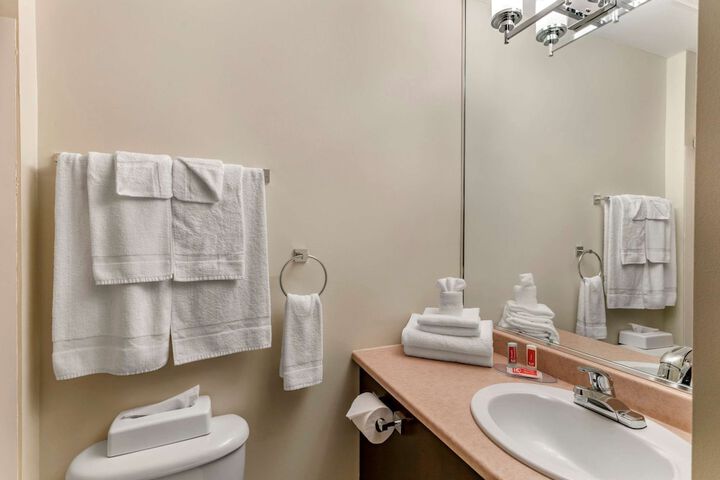 Econo Lodge Montreal-Brossard