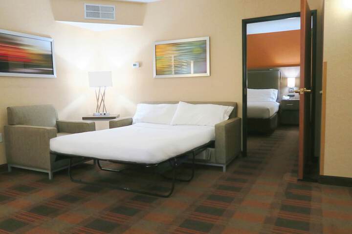 Holiday Inn Express & Suites Elk Grove Central - Hwy 99 by IHG